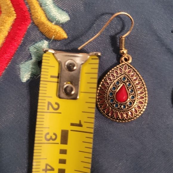 ⭐️3/$25⭐️🆕️ Gold Drop Earrings  - Picture 4 of 4